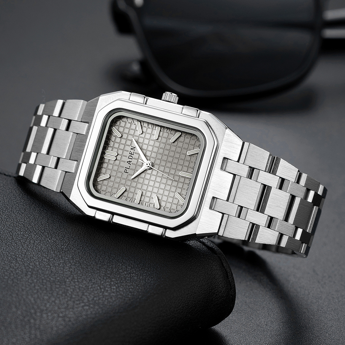 Marque de luxe cadran bleu hom - Luxury Watch Exhibition avis et prix